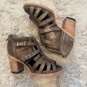 Freebird by Steven Conner Distressed Sandal, Stone, Size 6